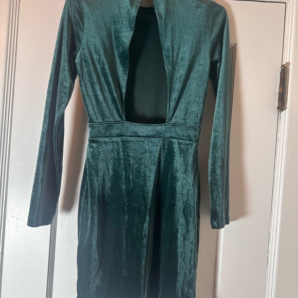 ✨ H&M Divided Stretch Velvet Open Back Dress – Dark Green – Size 6 - Picture 3 of 6